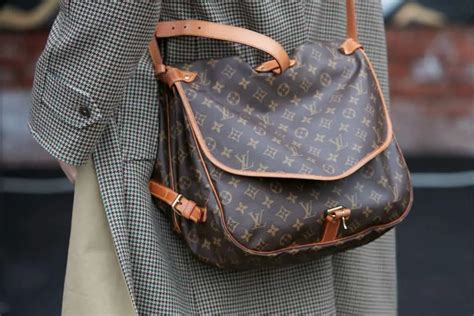 A Guide to Discontinued Louis Vuitton Handbags.